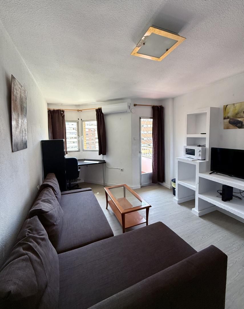 Dormitori de Apartament de lloguer en  Granada Capital amb Aire condicionat i Balcó