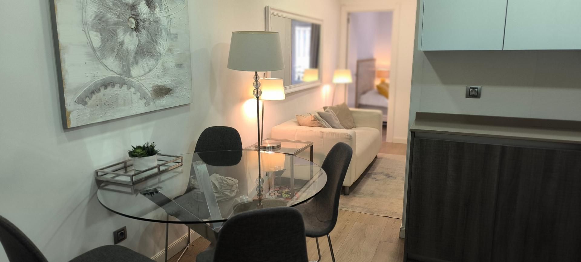 Sala d'estar de Pis de lloguer en  Madrid Capital amb Aire condicionat i Balcó