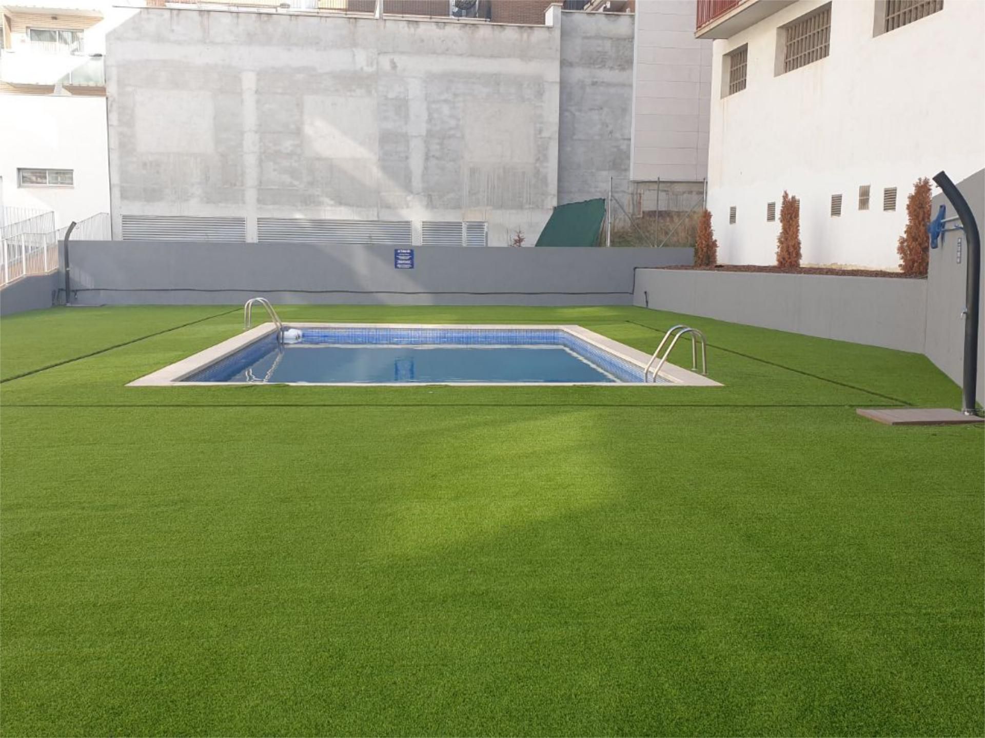 Swimming pool of Flat to rent in Manresa  with Air Conditioner, Heating and Parquet flooring