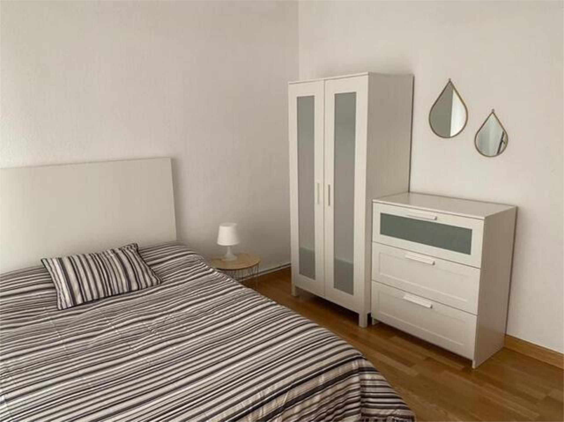 Habitación de Piso de alquiler en  Logroño con Calefacción, Terraza y Amueblado