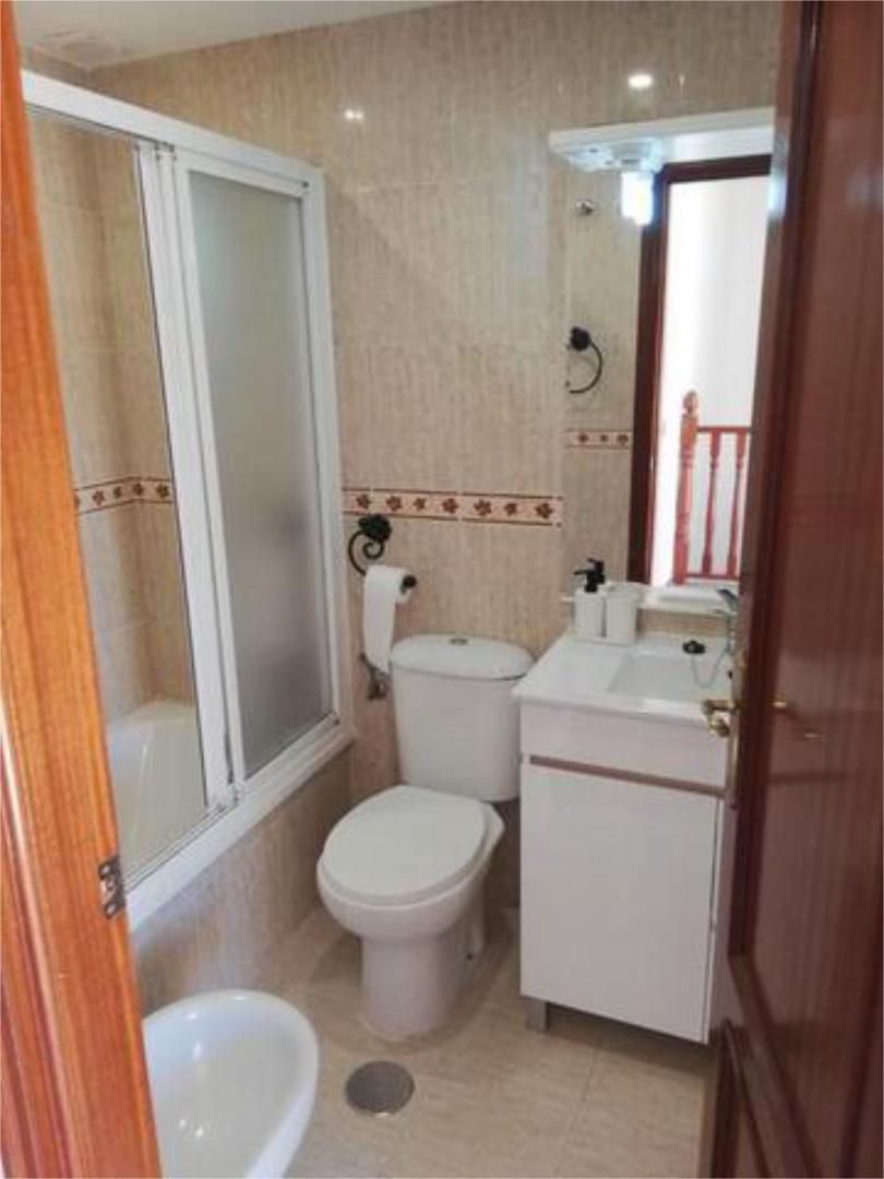 Bathroom of Flat to rent in Badajoz Capital  with Heating, Terrace and Furnished