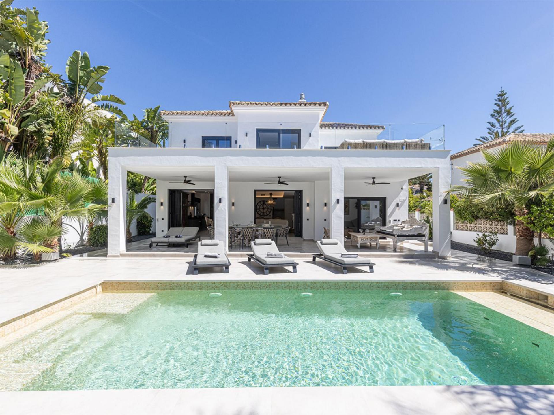 Vista exterior de Casa o chalet de alquiler en Marbella con Aire acondicionado, Calefacción y Jardín privado
