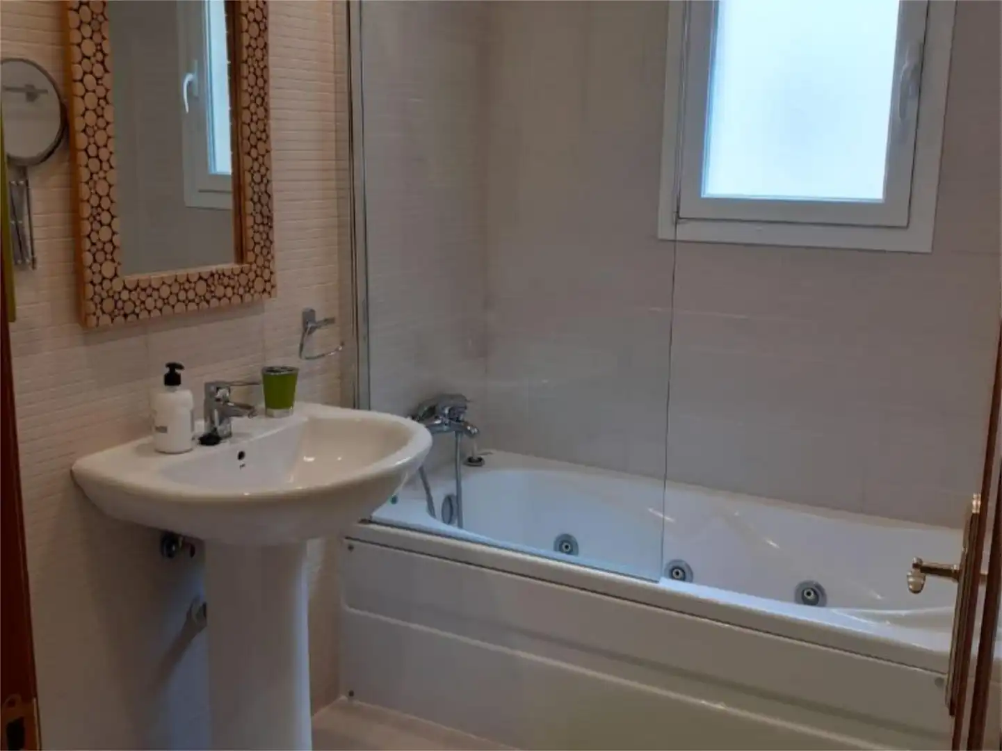 Badezimmer von Wohnung zur Miete in Cuenca mit Heizung, Parkett und Schwimmbad