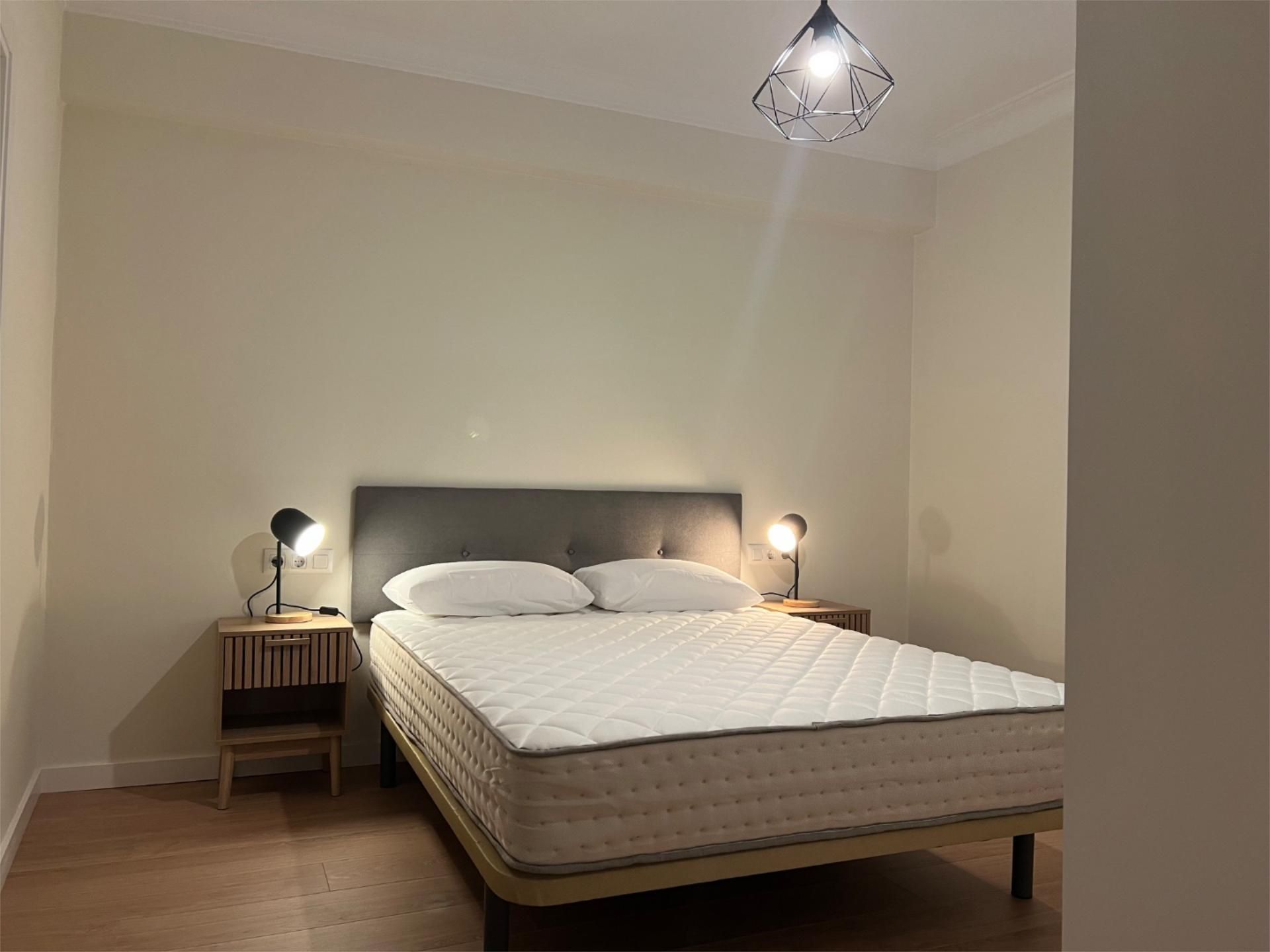 Habitación de Piso de alquiler en A Coruña Capital  con Calefacción, Parquet y Amueblado