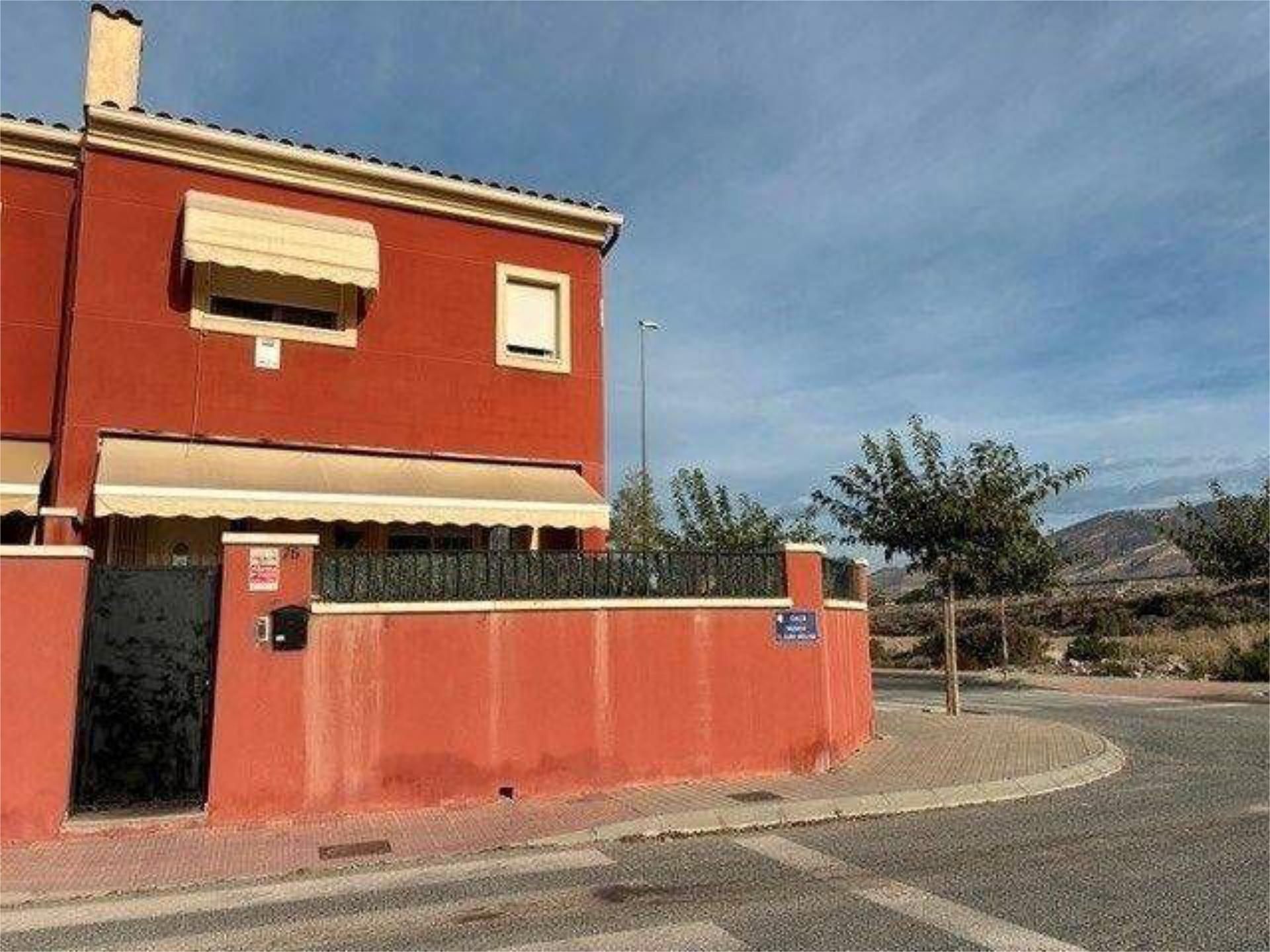 Vista exterior de Casa adosada en venda en Alicante / Alacant amb Calefacció, Jardí privat i Terrassa