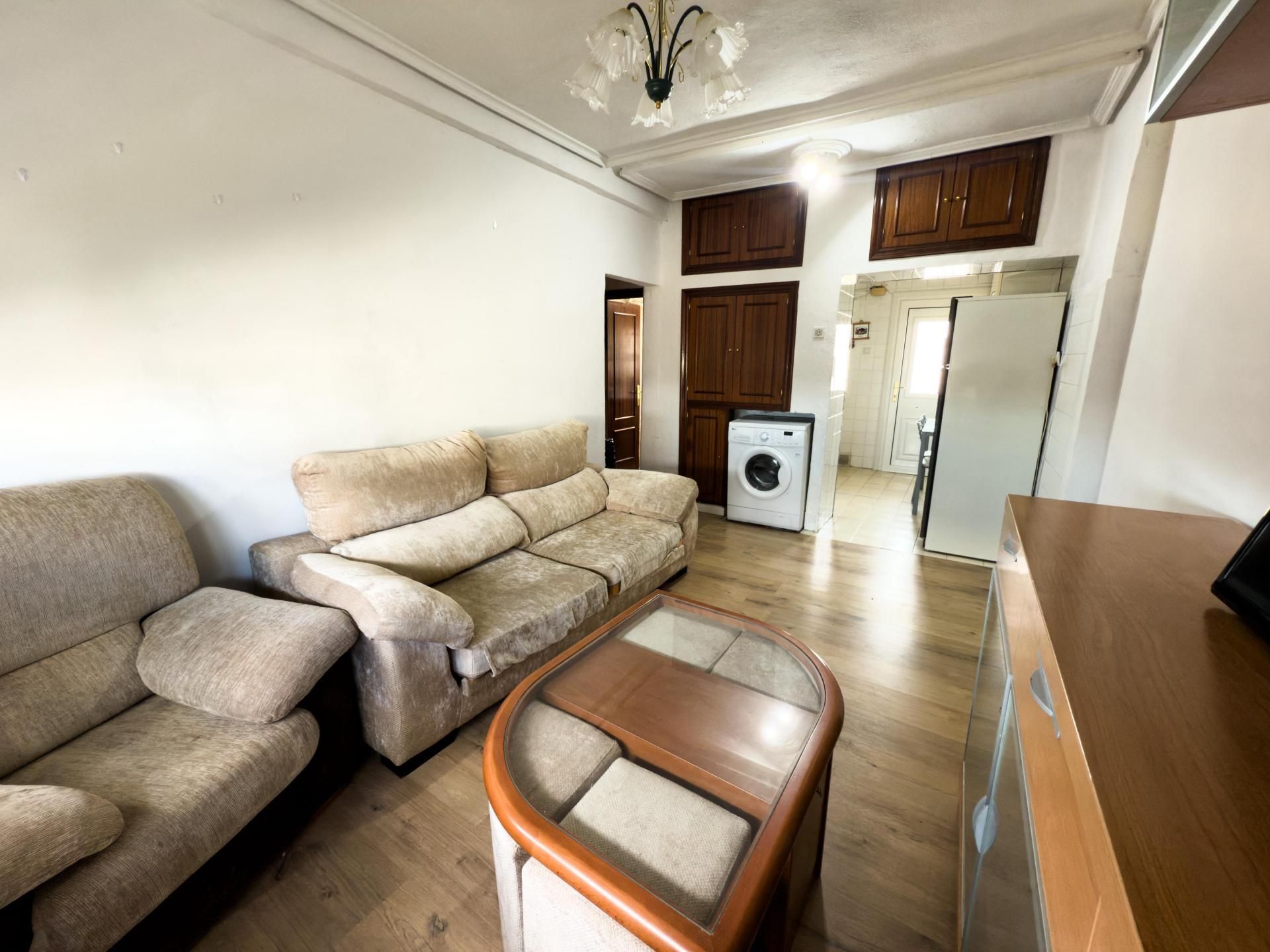 Living room of Flat for sale in Avilés  with Parquet flooring and Furnished