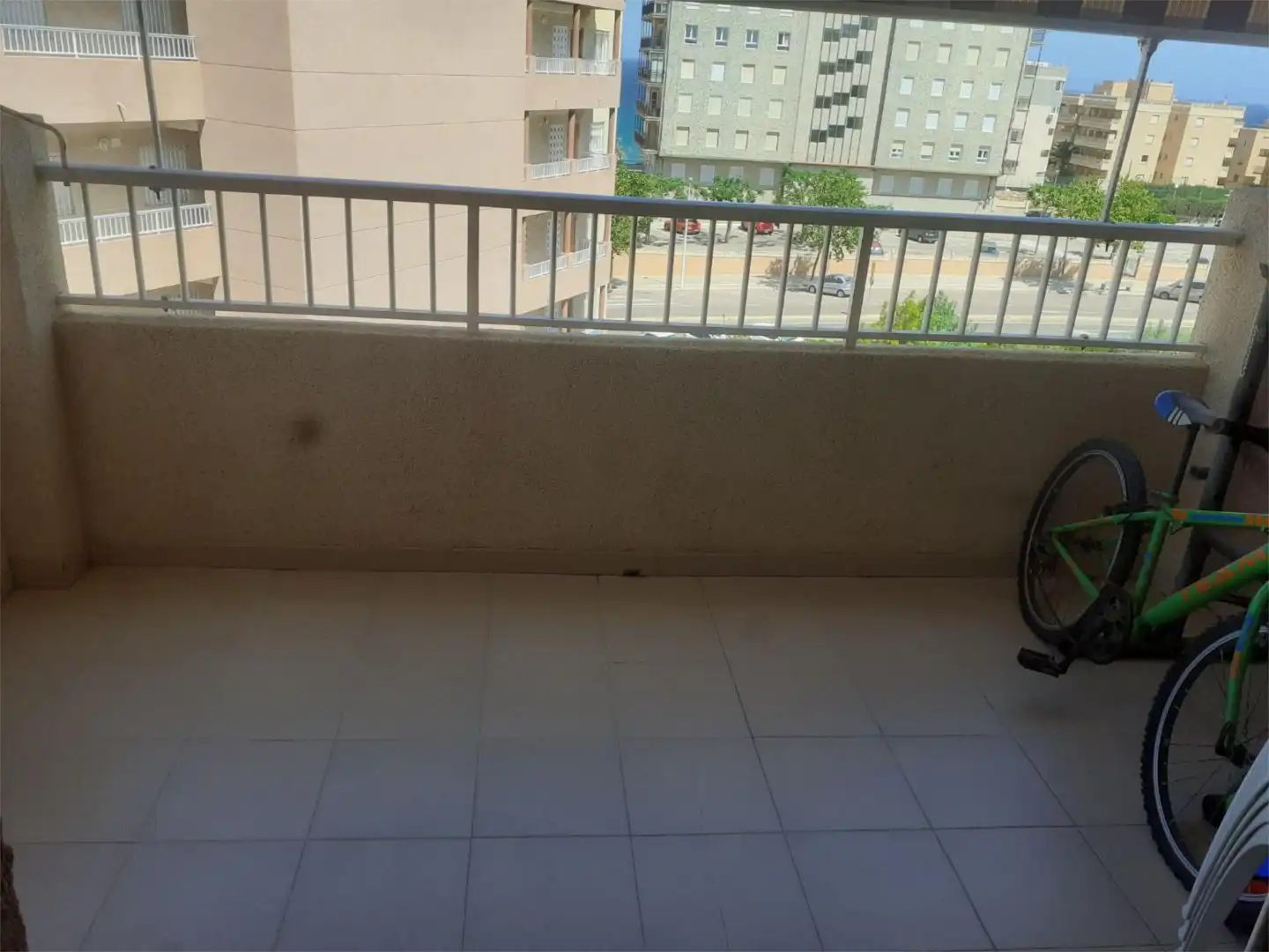Pis en venda a Avenida Costa Blanca, 10, Los Arenales del Sol Terrassa de Pis en venda en Elche / Elx amb Aire condicionat, Calefacció i Jardí privat