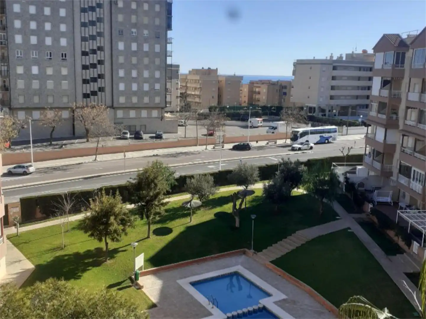 Vista exterior de Pis en venda en Elche / Elx amb Aire condicionat, Calefacció i Jardí privat