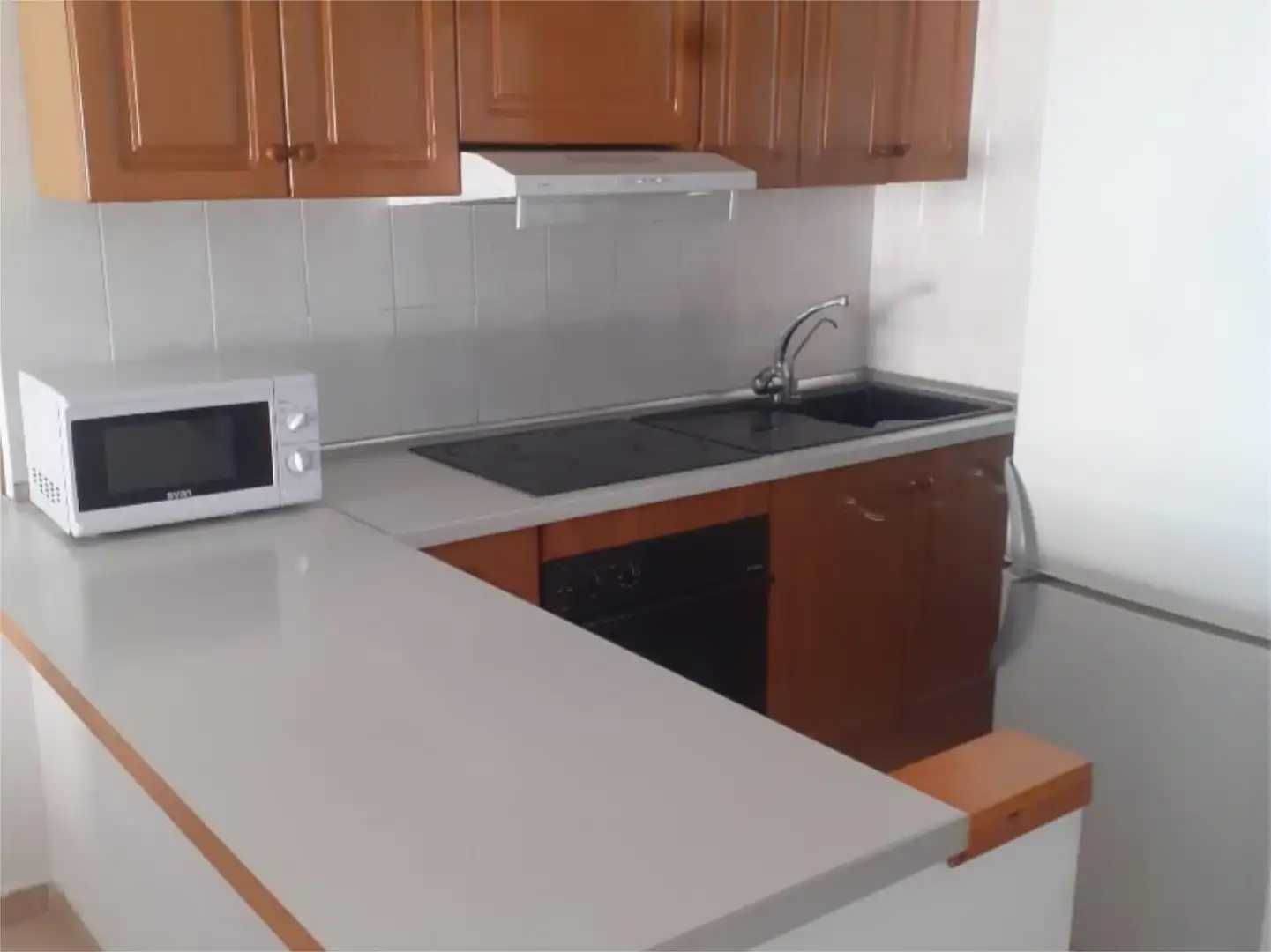 Pis en venda a Avenida Costa Blanca, 10, Los Arenales del Sol Cuina de Pis en venda en Elche / Elx amb Aire condicionat, Calefacció i Jardí privat