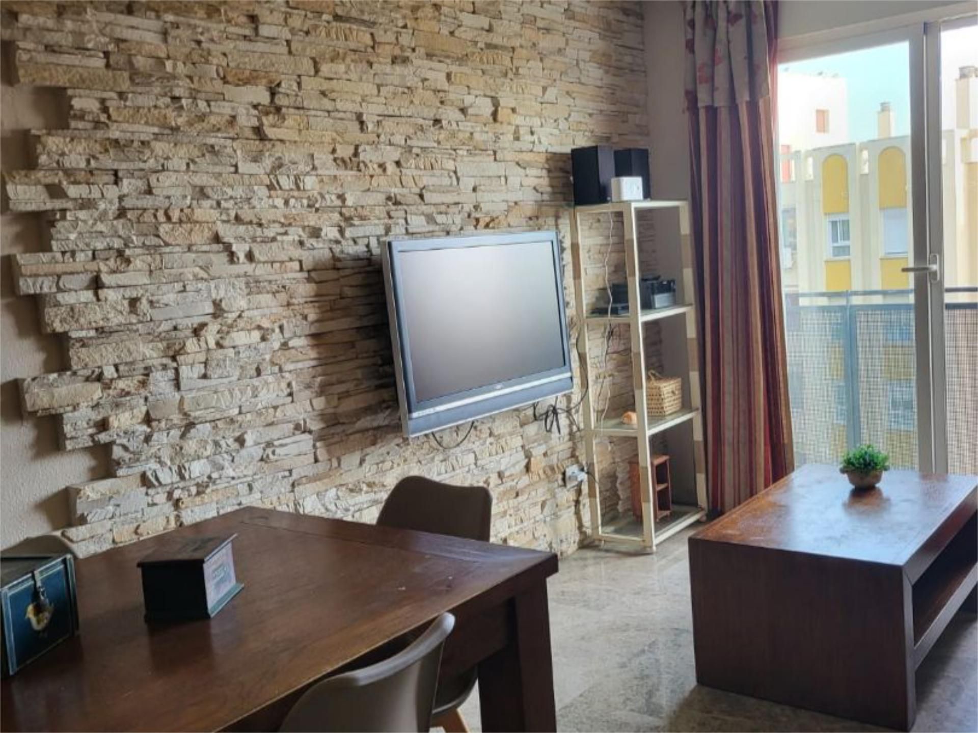 Sala de estar de Piso de alquiler en Marbella con Amueblado, Balcón y Videoportero