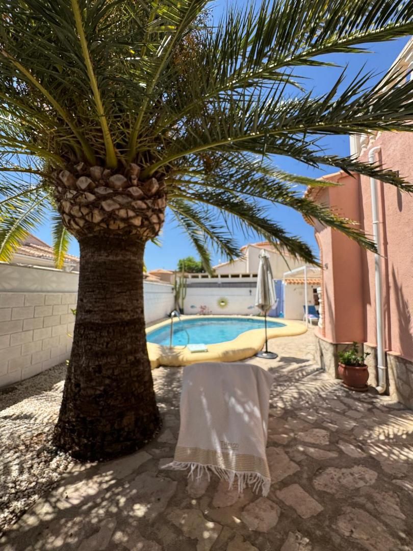 Vista exterior de Casa o chalet en venta en Dénia con Aire acondicionado, Terraza y Piscina