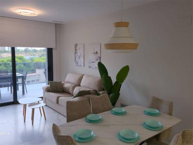 Piso en Alquiler en Calle Presidente Adolfo Suárez, 4 en Via Parque