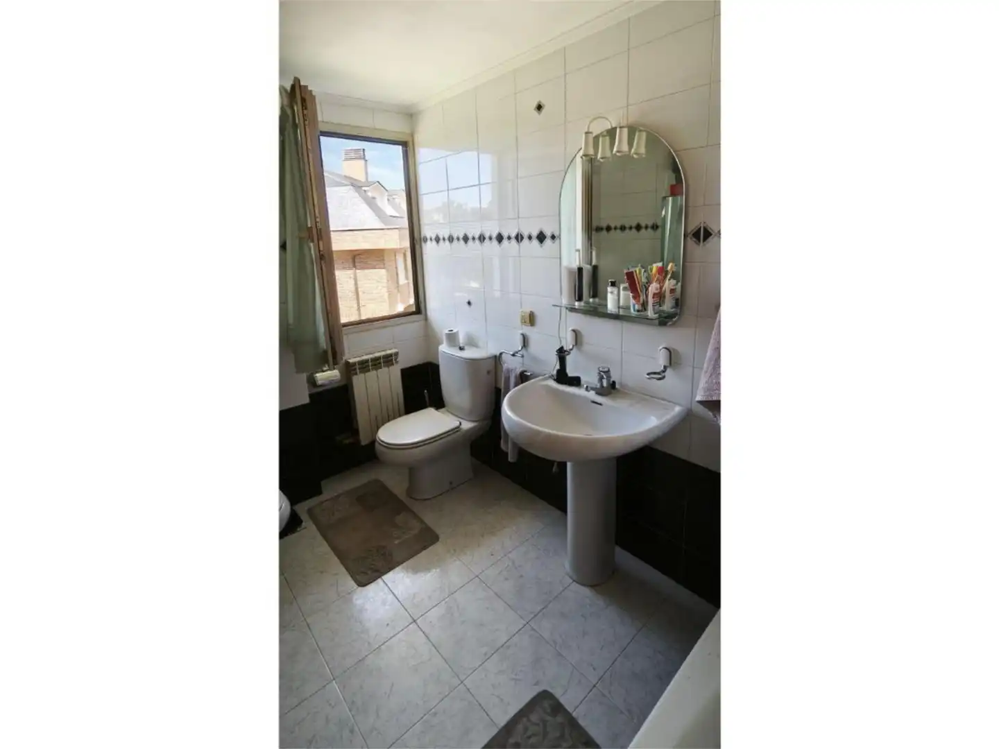 Casa o chalet en venta en Calle Terrero, 2, Haro Baño de Casa o chalet en venta en Haro con Terraza, Piscina y Balcón