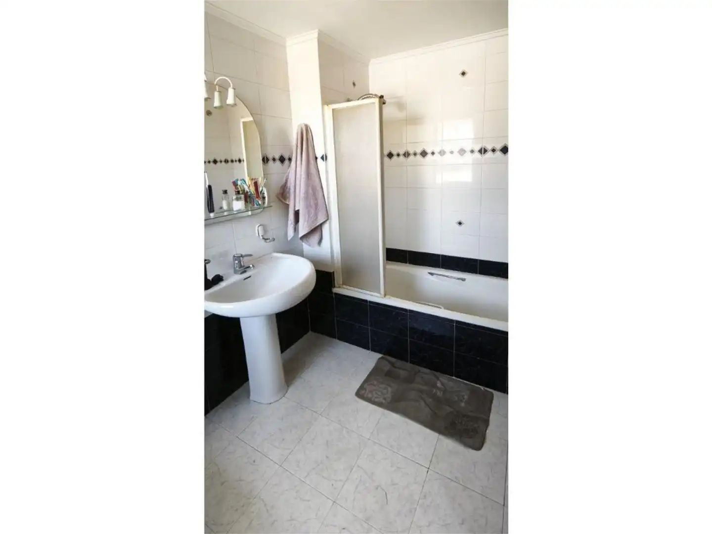 Casa o chalet en venta en Calle Terrero, 2, Haro Baño de Casa o chalet en venta en Haro con Terraza, Piscina y Balcón