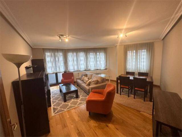 Piso en Alquiler en Salesas - Foncalada - Campoamor