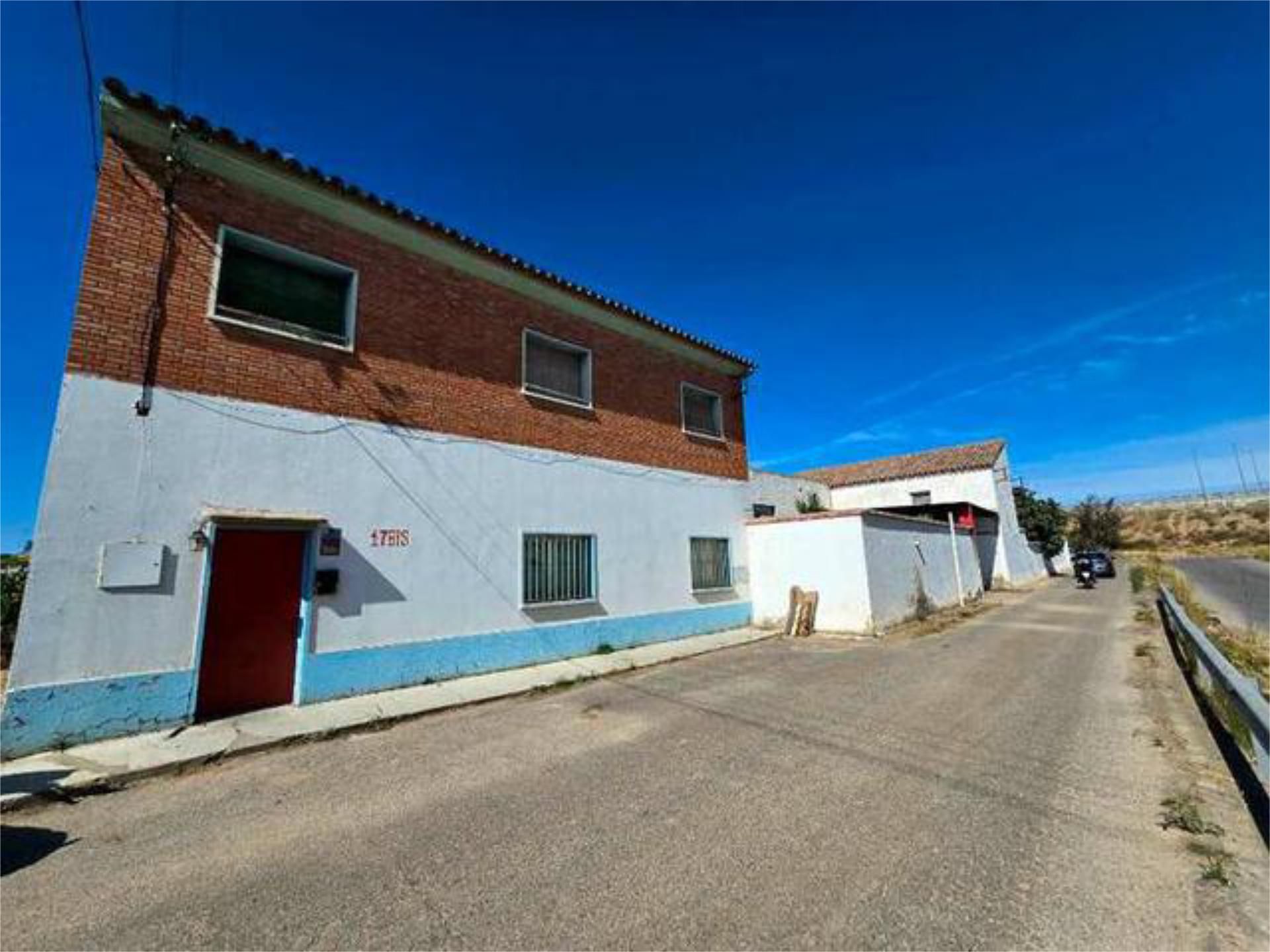 Vista exterior de Casa o xalet en venda en  Zaragoza Capital amb Jardí privat, Terrassa i Traster