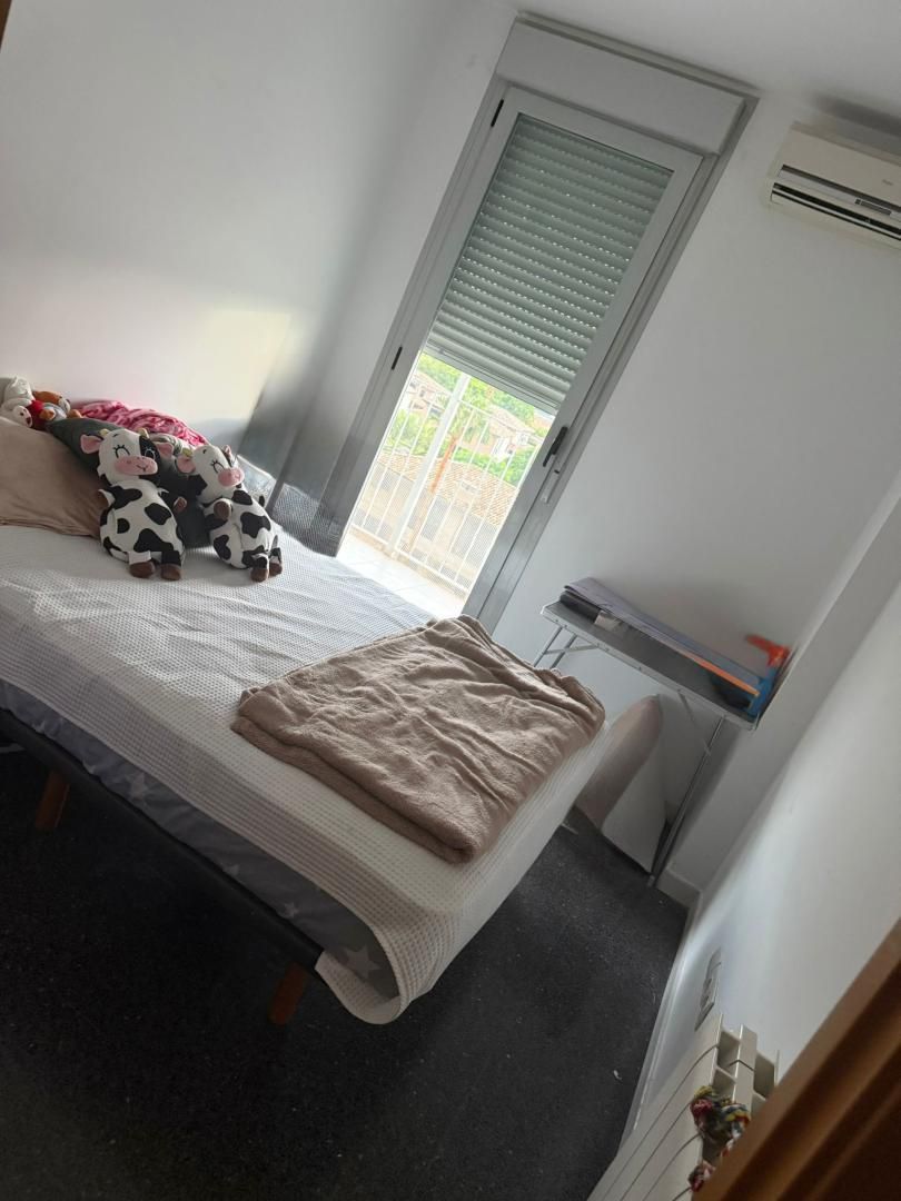 Bedroom of Flat to share in Paterna  with Air Conditioner, Heating and Balcony