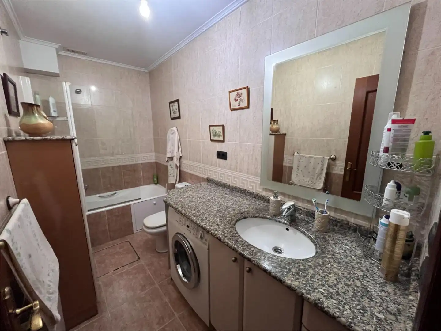 Flat for sale in Calle Gernika Kalea, 41, San Miguel Bathroom of Flat for sale in Basauri with Heating, Private garden and Parquet flooring