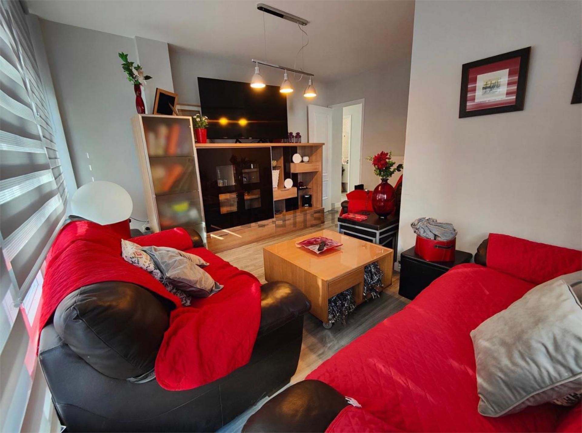 Living room of Flat for sale in Rianxo  with Parquet flooring, Terrace and Furnished