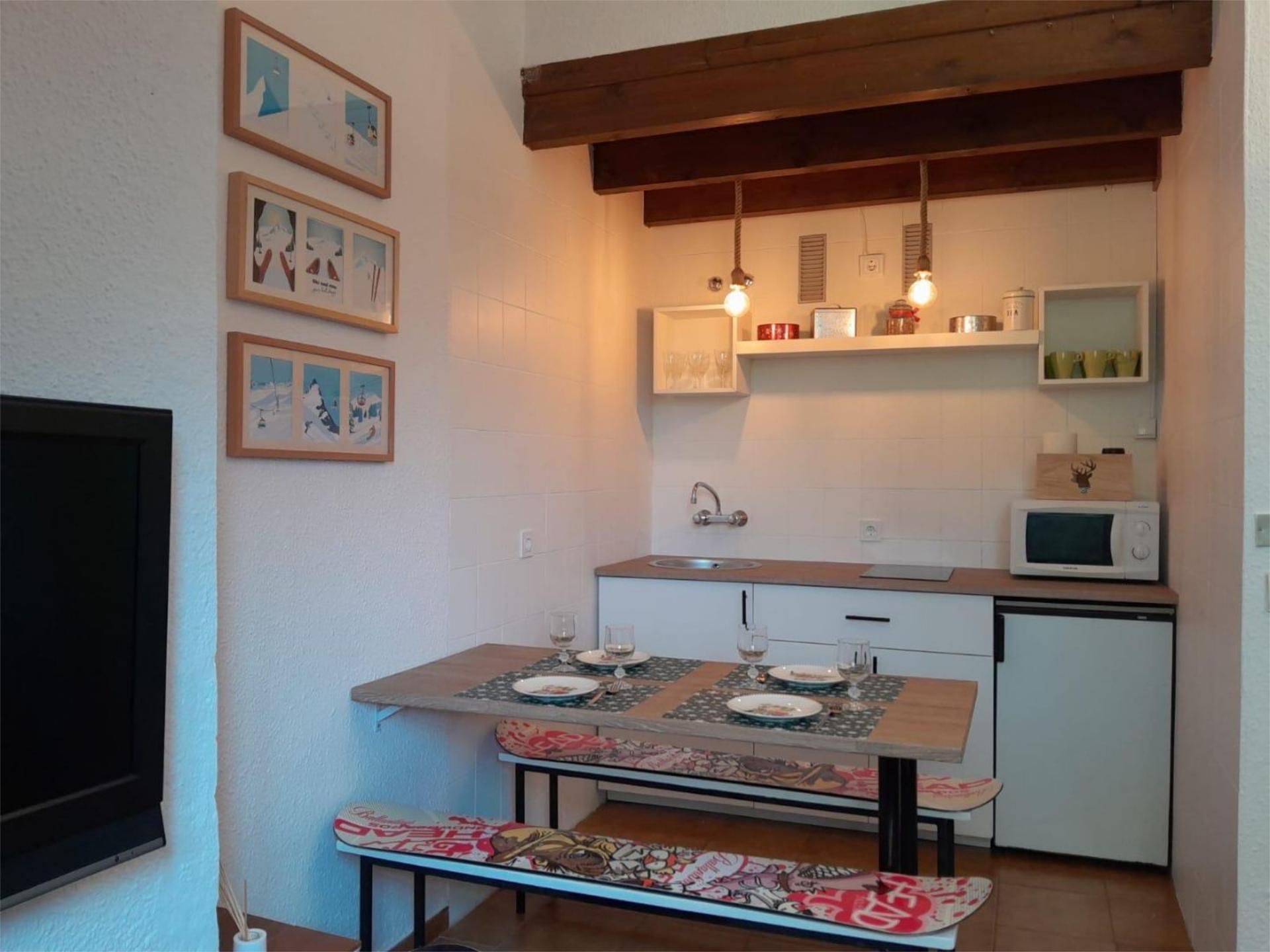 Cuina de Apartament de lloguer en Puebla de Lillo amb Calefacció, Jardí privat i Moblat