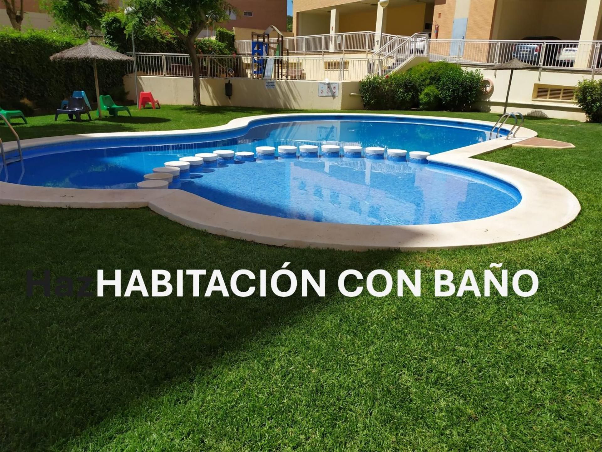 Swimming pool of Flat to share in Alicante / Alacant  with Air Conditioner, Heating and Parquet flooring