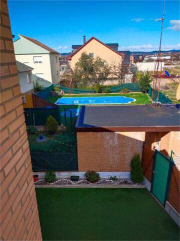 Casa adosada en Venta en Bembibre