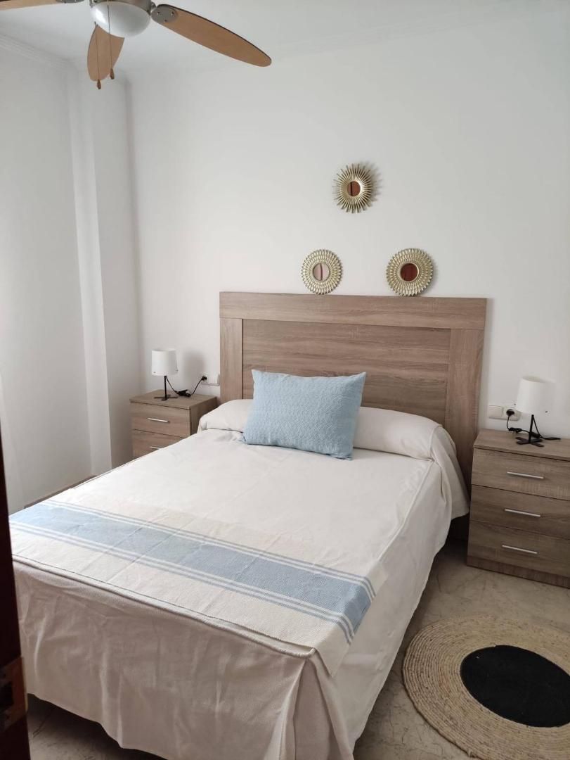 Habitación de Apartamento de alquiler en  Huelva Capital con Amueblado, Horno y Lavadora