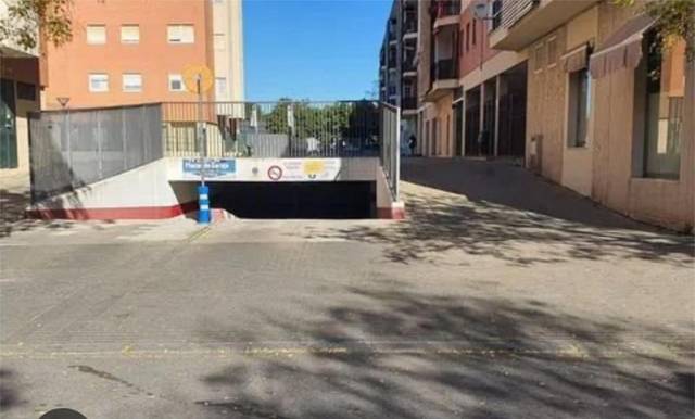 Garaje en Alquiler en Plaza Pedro Santos Gómez, 1 en Triana Oeste
