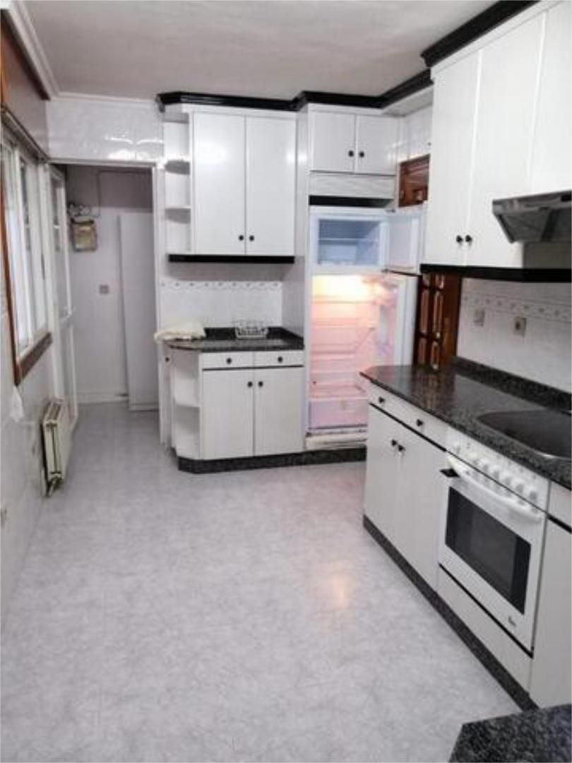 Cocina de Piso de alquiler en Santiago de Compostela  con Calefacción, Jardín privado y Trastero