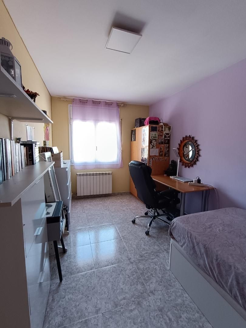 Dormitori de Pis en venda en Manresa amb Aire condicionat i Terrassa