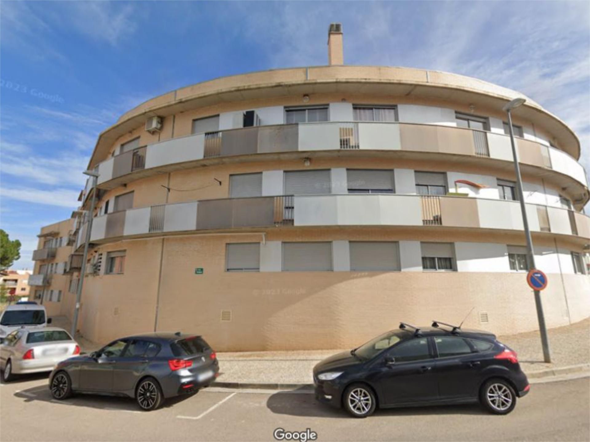 Vista exterior de Pis en venda en Cadrete amb Terrassa, Piscina i Balcó