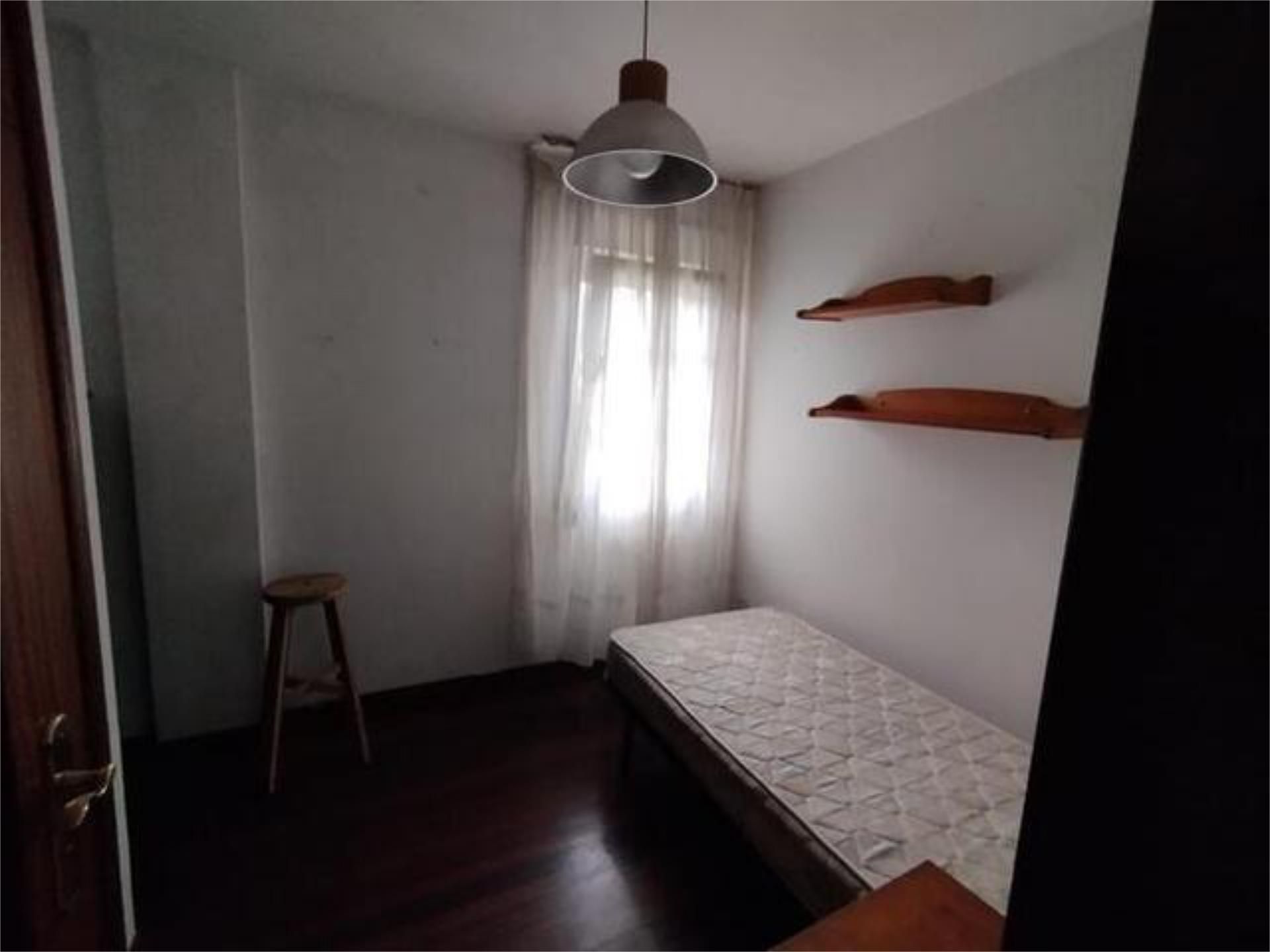 Bedroom of Flat to rent in Santiago de Compostela   with Heating, Storage room and Furnished