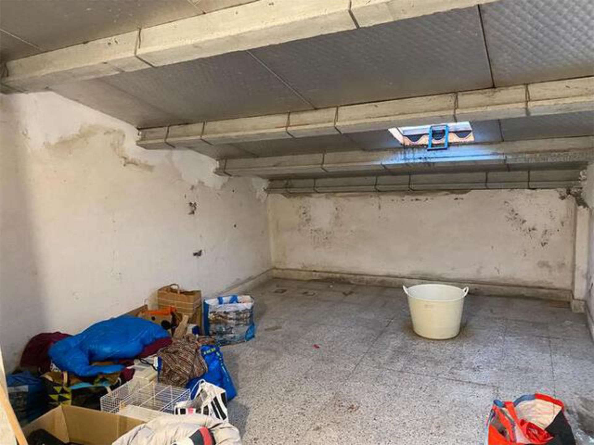 Box room to rent in Ferrol