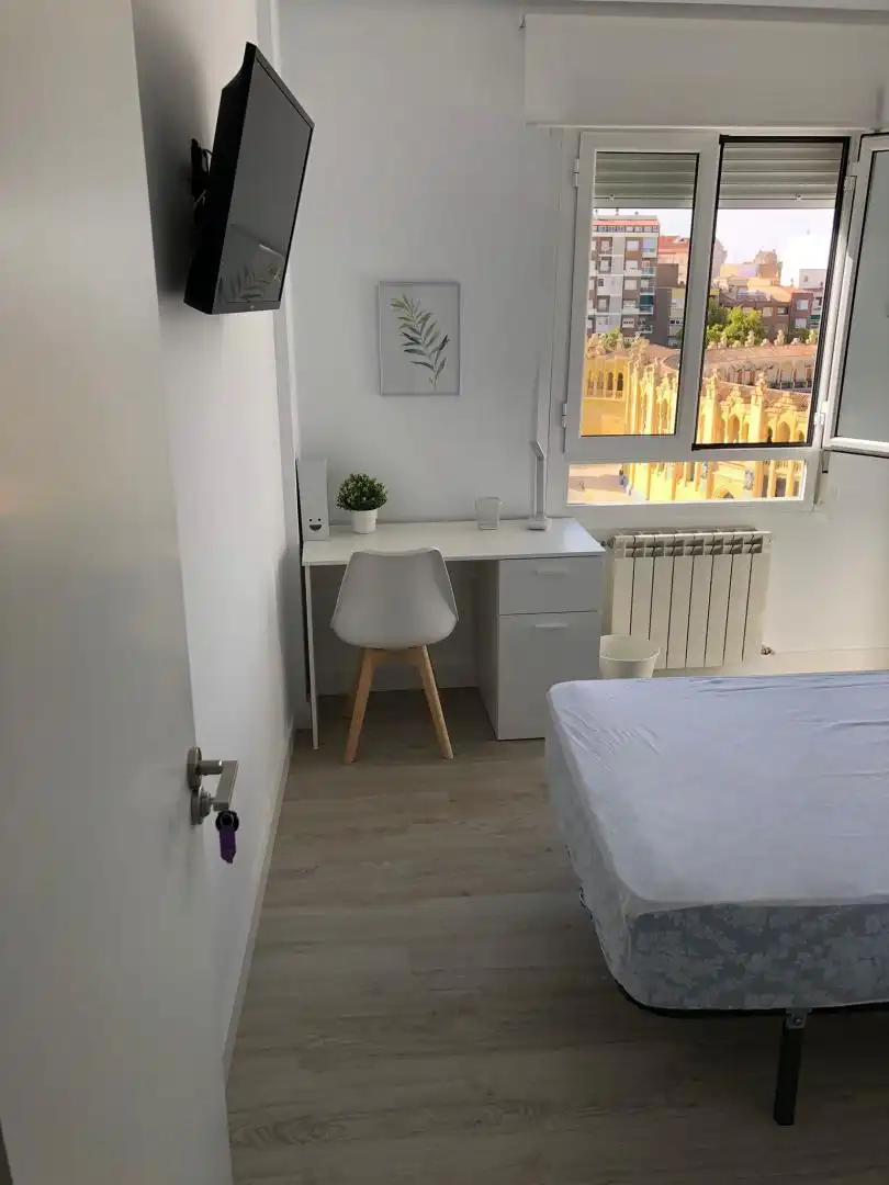 Bedroom of Flat for share in Albacete  with Air Conditioner, Heating and Parquet flooring