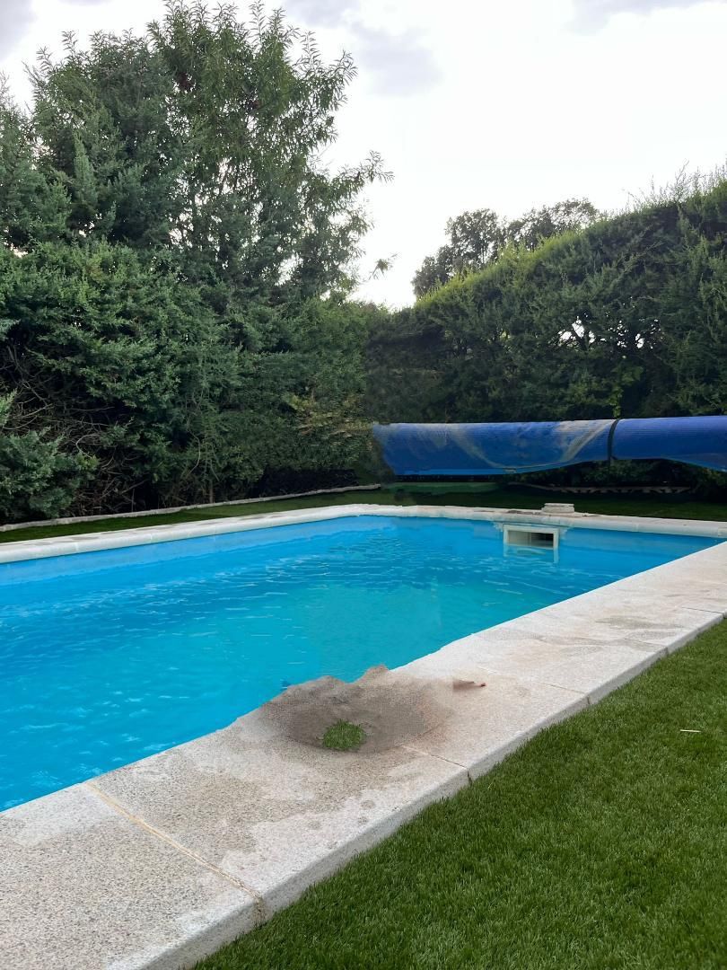Piscina de Casa o xalet en venda en Fuentenovilla amb Aire condicionat, Terrassa i Piscina