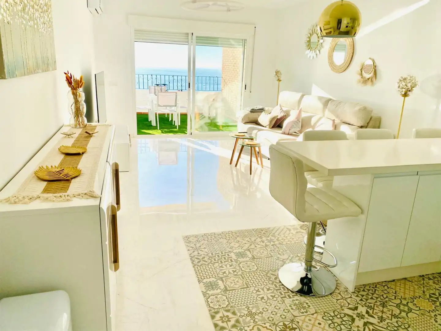 Sala de estar de Apartamento de alquiler en Almuñécar con Aire acondicionado, Calefacción y Terraza