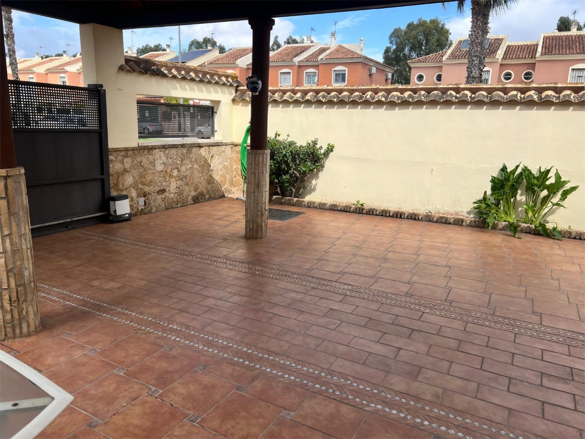 Terrassa de Casa o xalet en venda en Montequinto amb Aire condicionat, Terrassa i Piscina