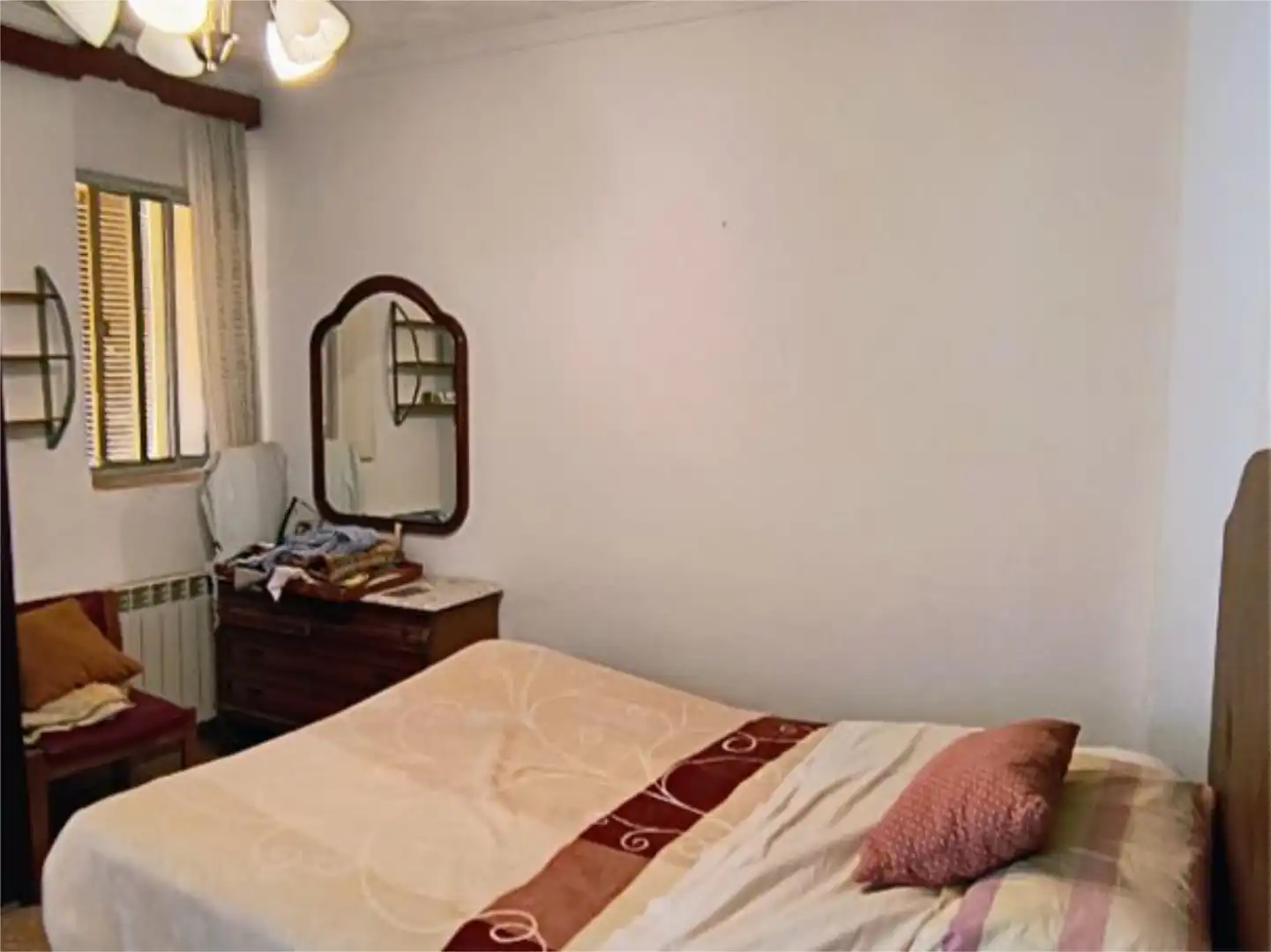 Casa adosada en venta en Calle Valencia, 67, Ledaña Habitación de Casa adosada en venta en Ledaña con Calefacción, Jardín privado y Trastero