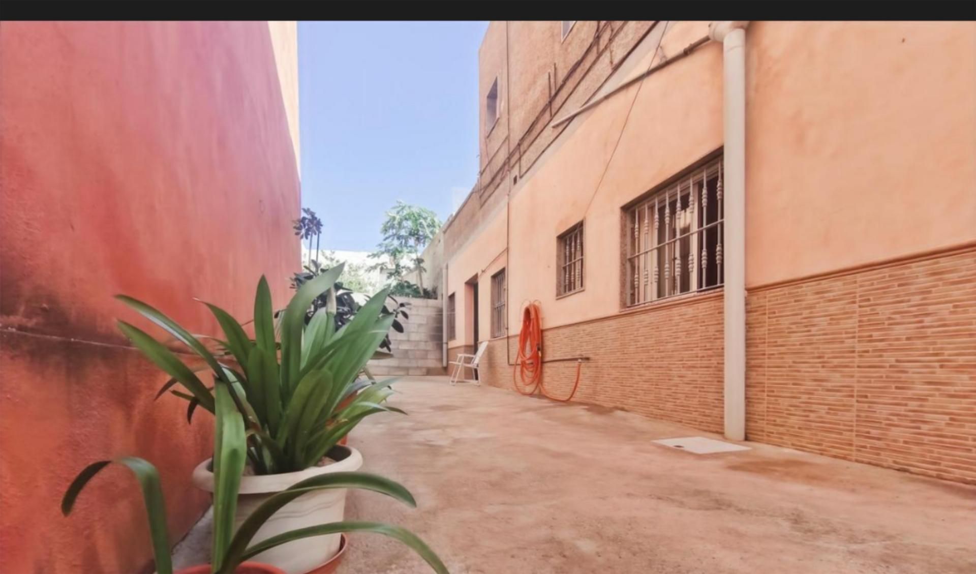 Vista exterior de Casa adosada en venda en  Almería Capital