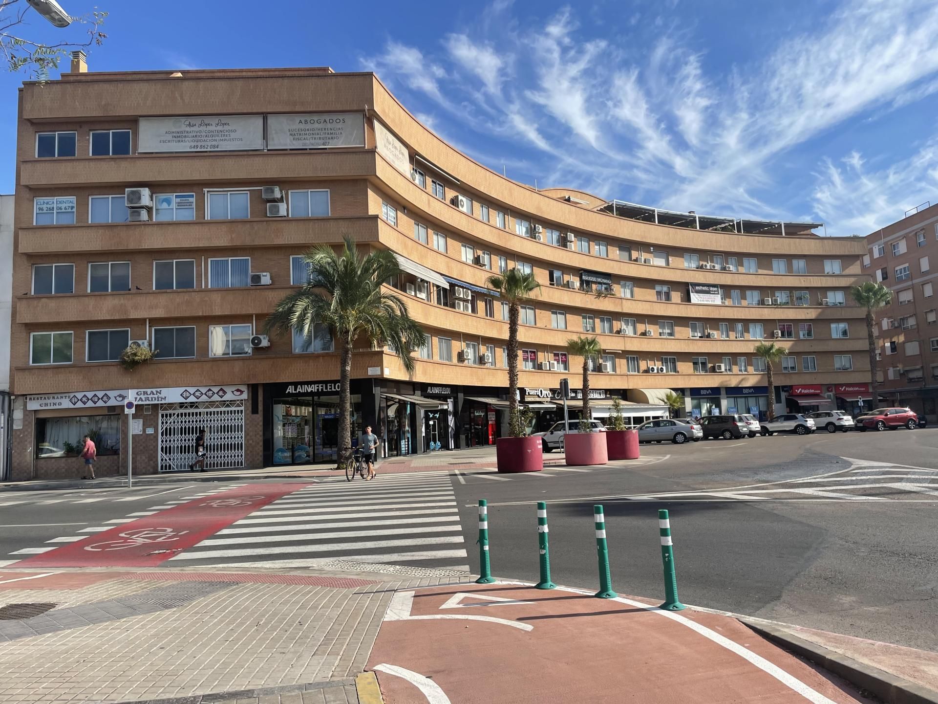 Vista exterior de Oficina en venda en Sagunto / Sagunt