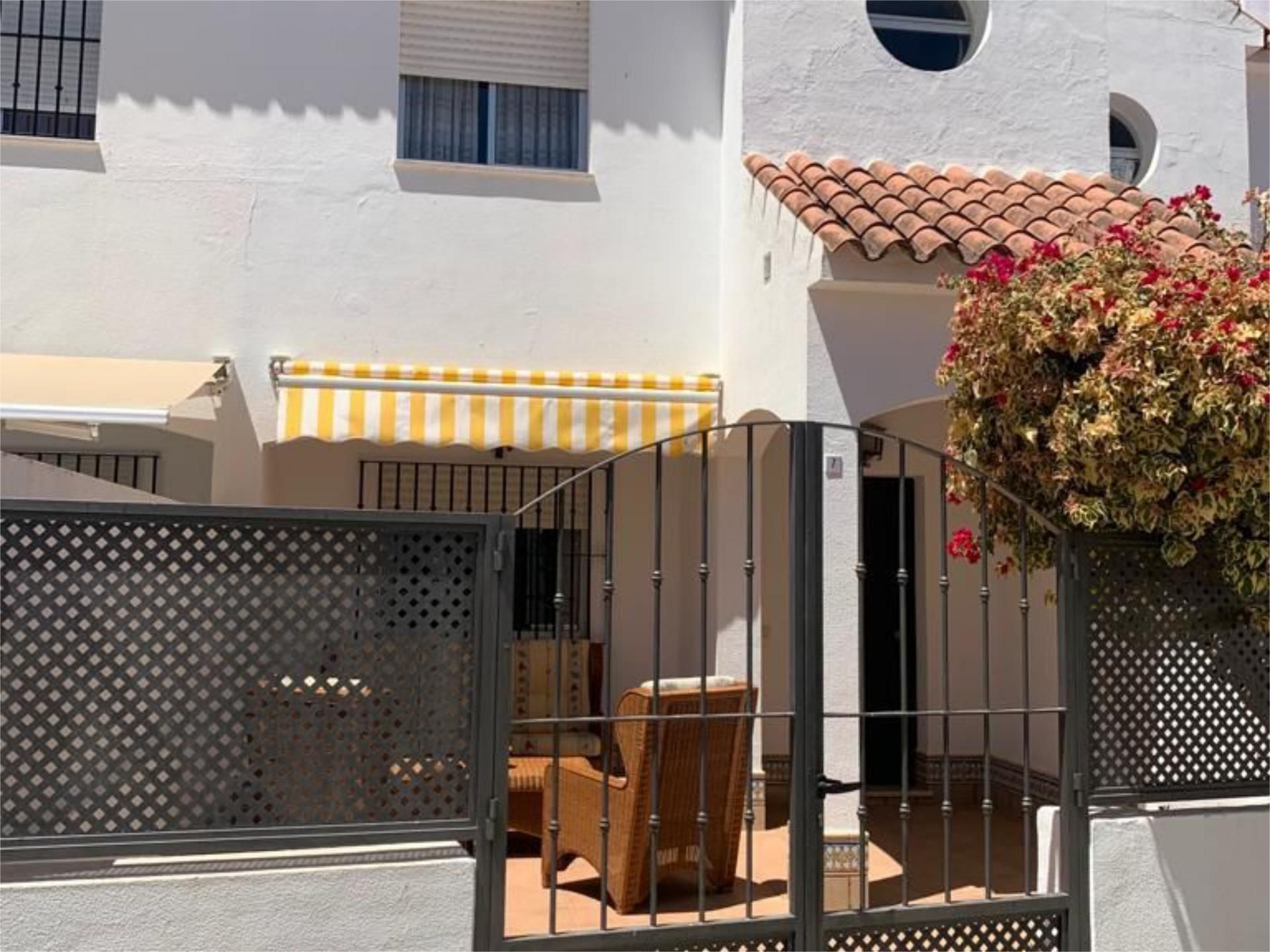 Vista exterior de Casa adosada en venda en La Antilla amb Jardí privat, Terrassa i Traster