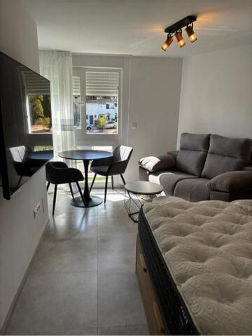 Sala d'estar de Estudi de lloguer en Mijas amb Moblat