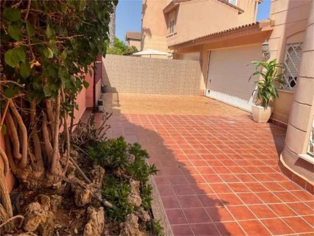 Casa adosada en Venta en Constitución