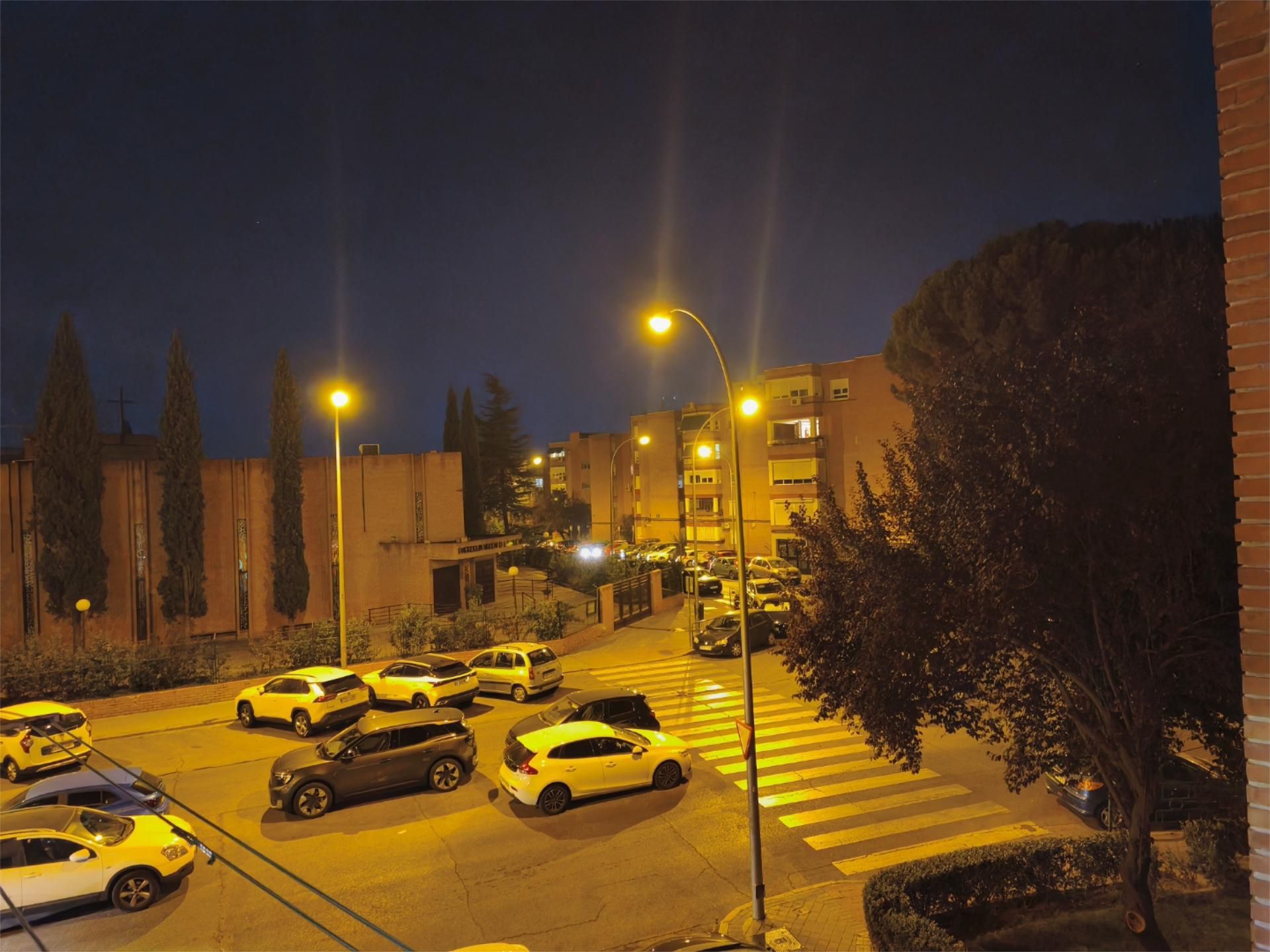 Vista exterior de Pis per a compartir en  Madrid Capital amb Calefacció, Parquet i Terrassa