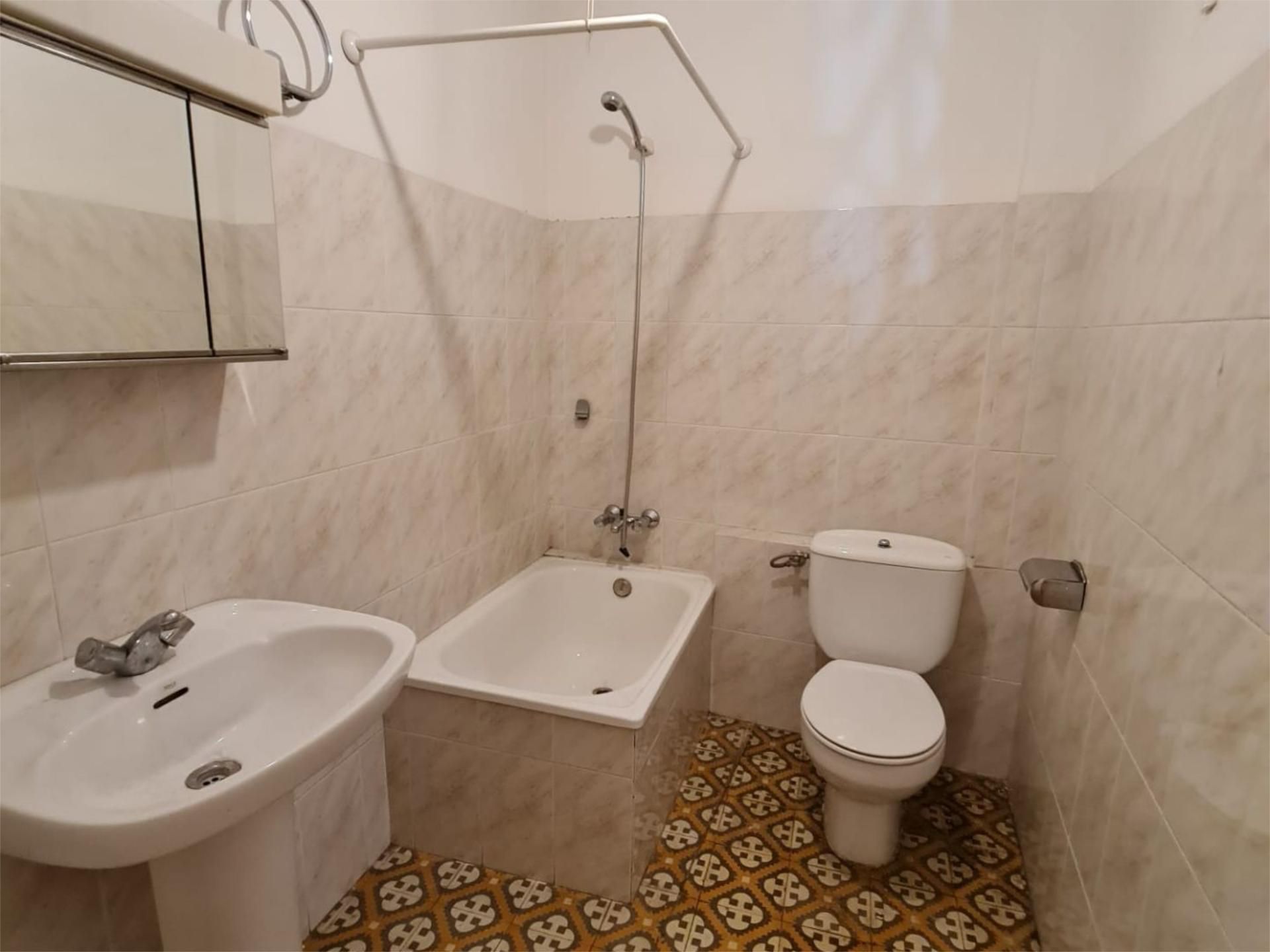 Baño de Piso en venta en Olot con Balcón