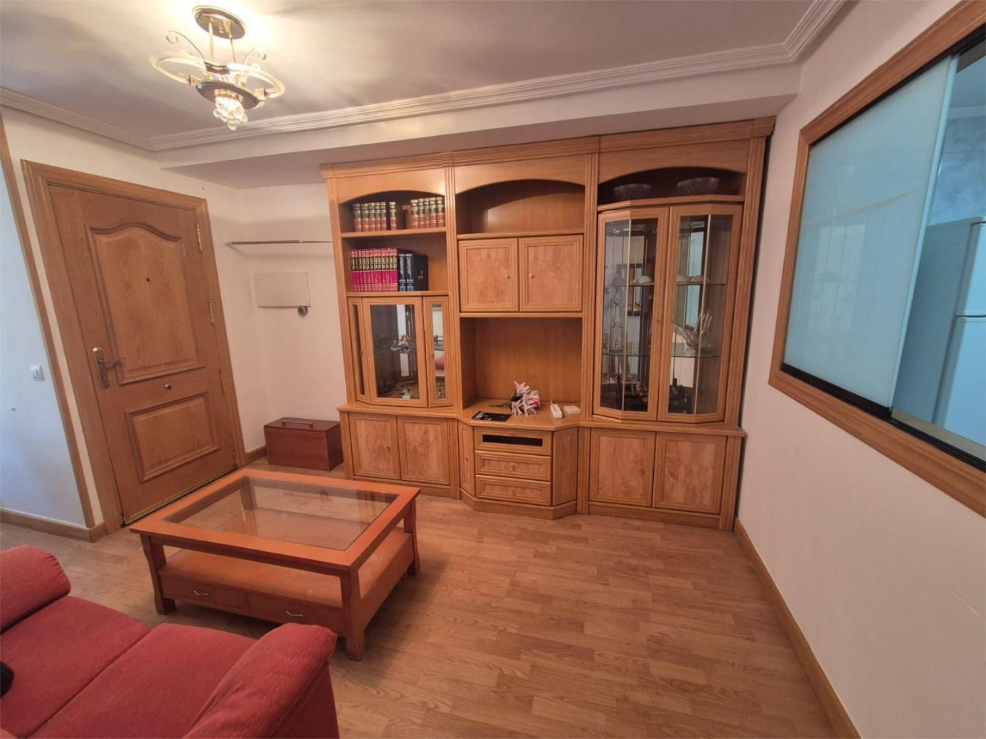 Sala d'estar de Local de lloguer en Salamanca Capital amb Calefacció, Parquet i Moblat