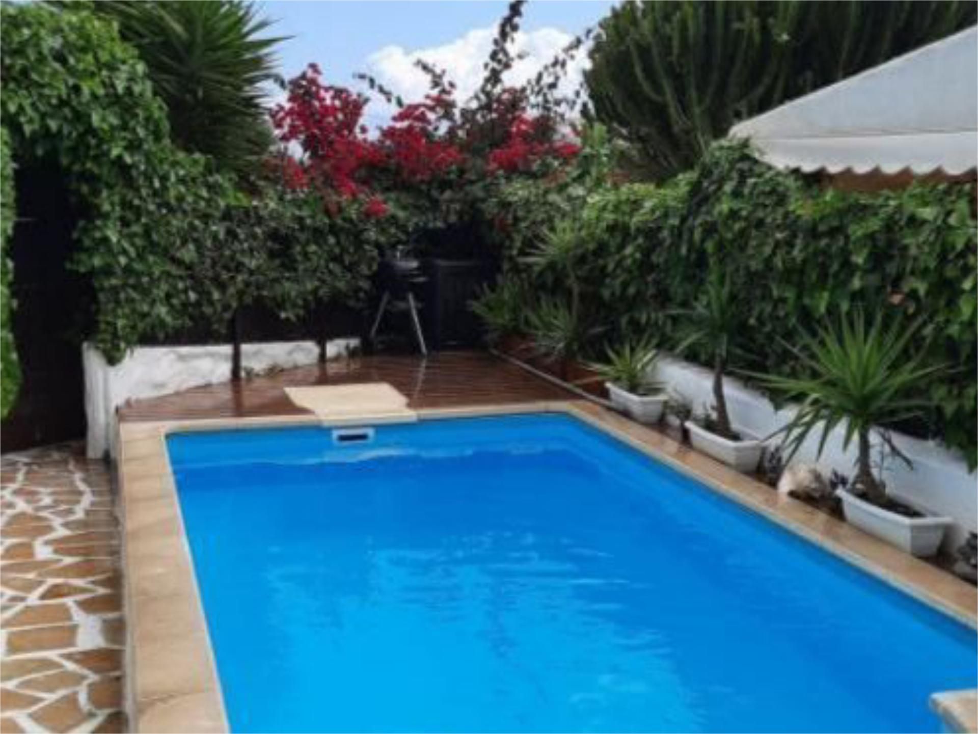 Piscina de Casa adosada en venda en Santa Eulària des Riu amb Aire condicionat, Calefacció i Jardí privat