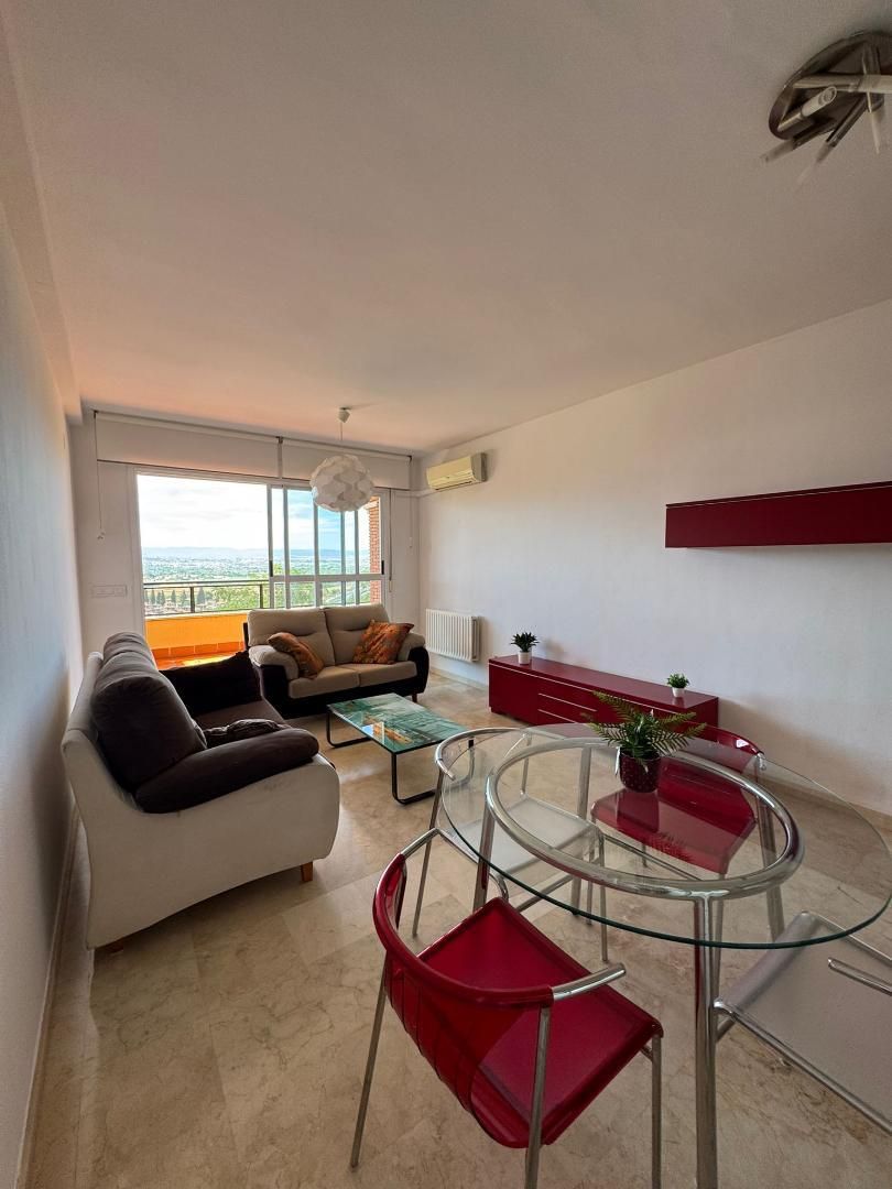 Living room of Flat to rent in  Granada Capital  with Air Conditioner, Heating and Private garden