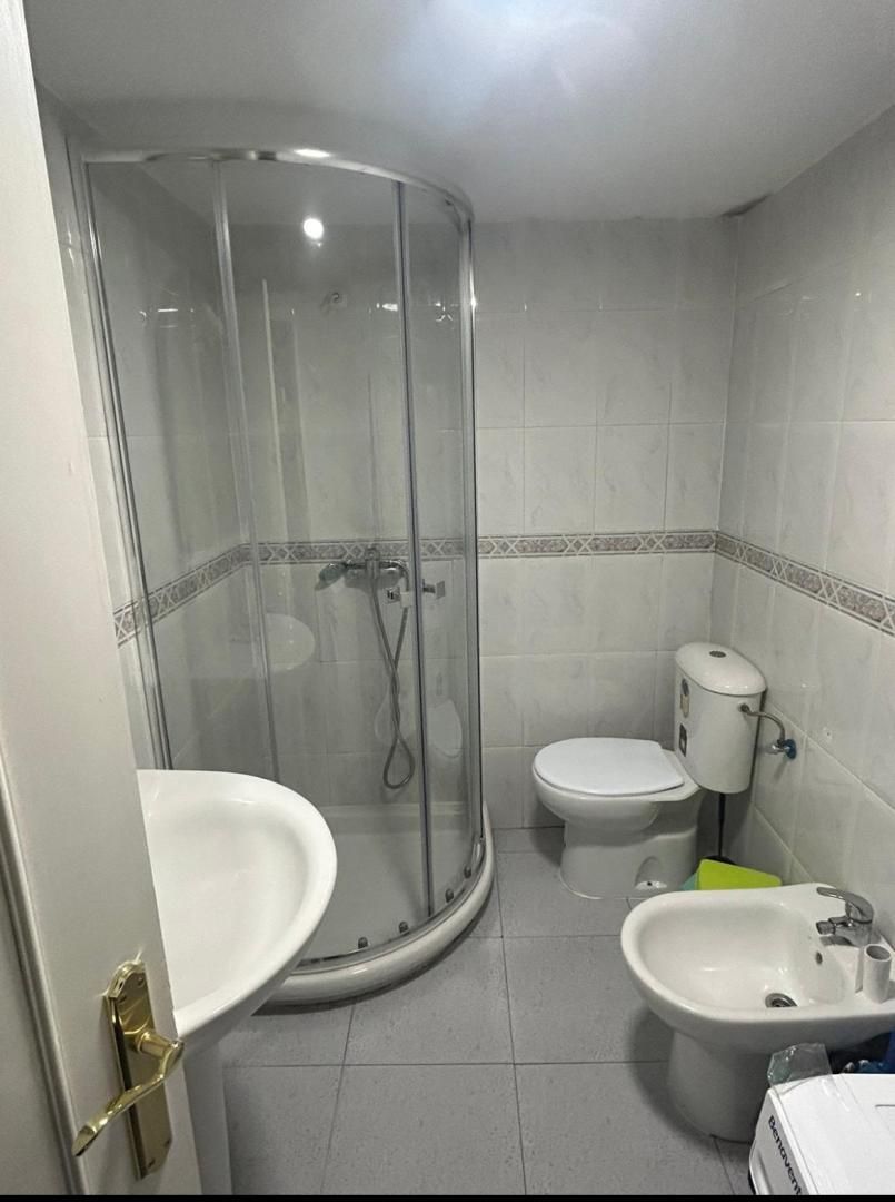 Bathroom of Single-family semi-detached to rent in  Sevilla Capital  with Storage room and Furnished