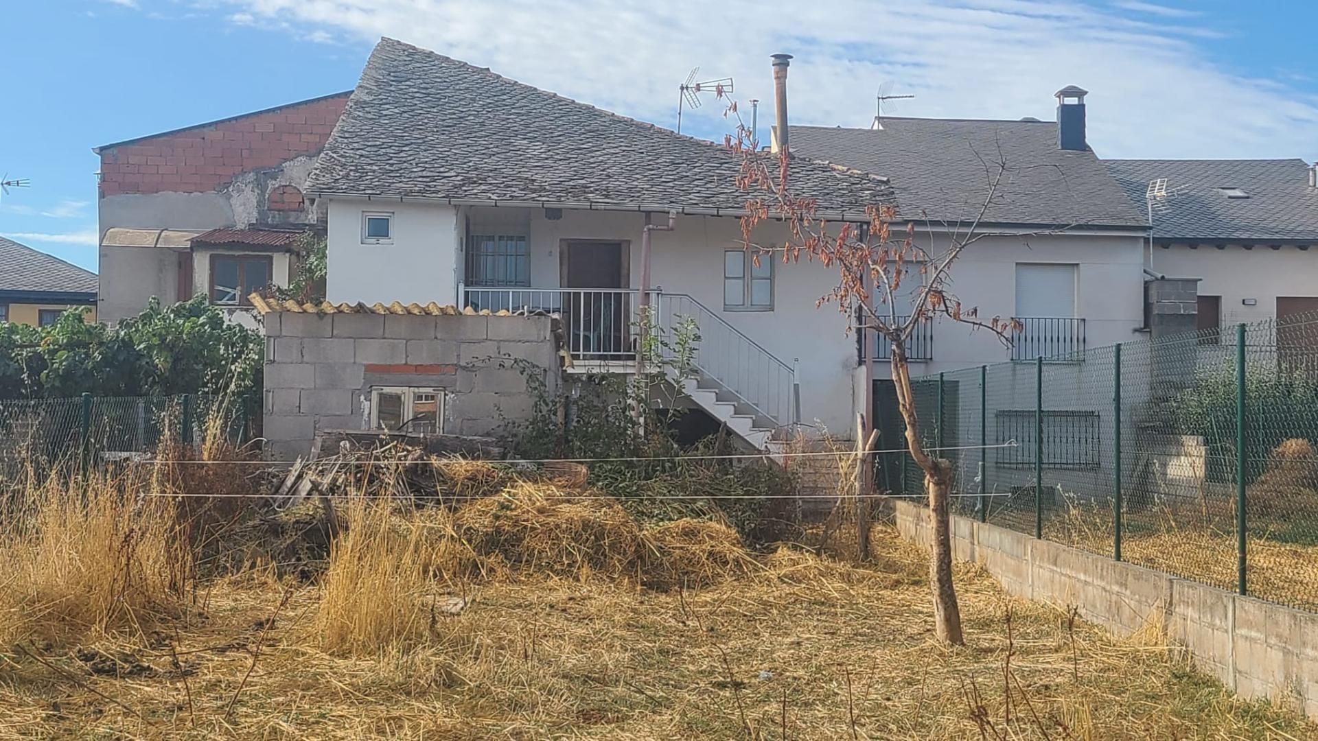 Vista exterior de Casa o xalet en venda en Cacabelos amb Terrassa